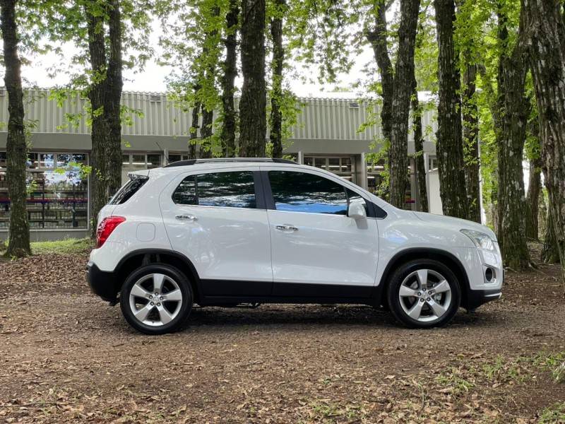 CHEVROLET - TRACKER - 2014/2014 - Branca - R$ 64.900,00