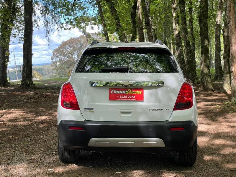 CHEVROLET - TRACKER - 2014/2014 - Branca - R$ 64.900,00
