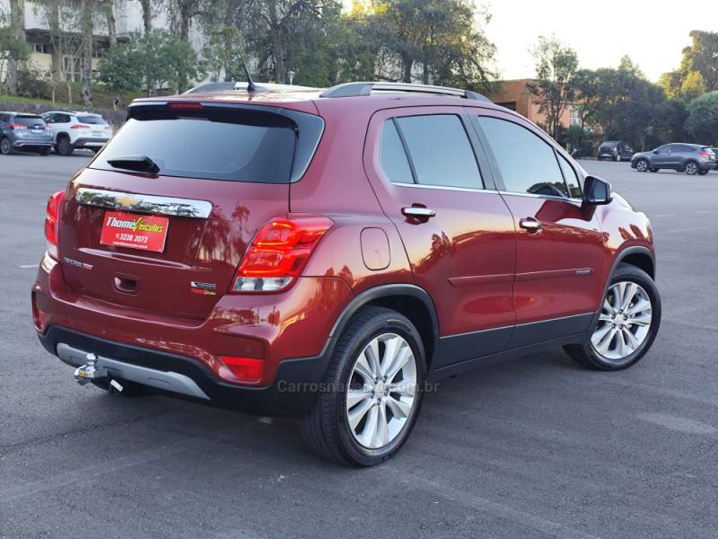 CHEVROLET - TRACKER - 2017/2018 - Vermelha - R$ 89.900,00