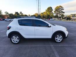 RENAULT - SANDERO - 2022/2022 - Branca - R$ 68.900,00