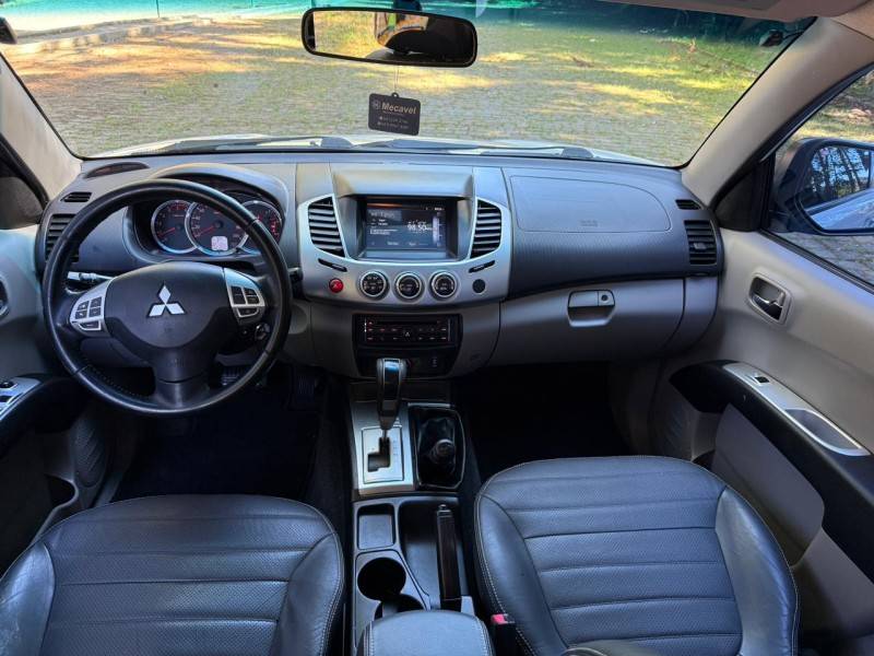 MITSUBISHI - L200 - 2015/2015 - Branca - R$ 129.900,00