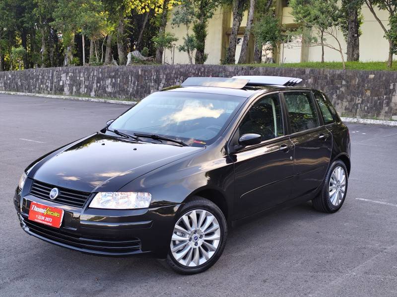 FIAT - STILO - 2005/2006 - Preta - R$ 34.900,00