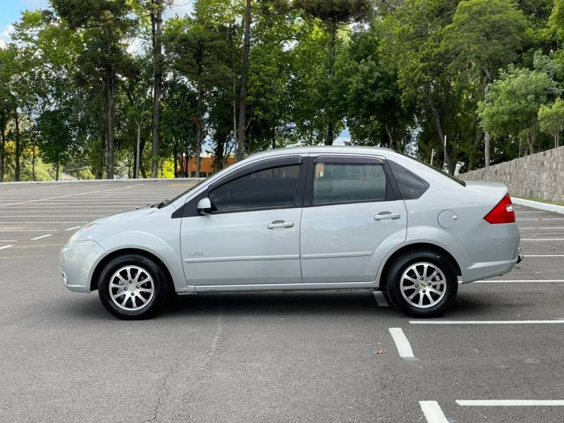 FORD - FIESTA - 2008/2009 - Prata - R$ 29.900,00