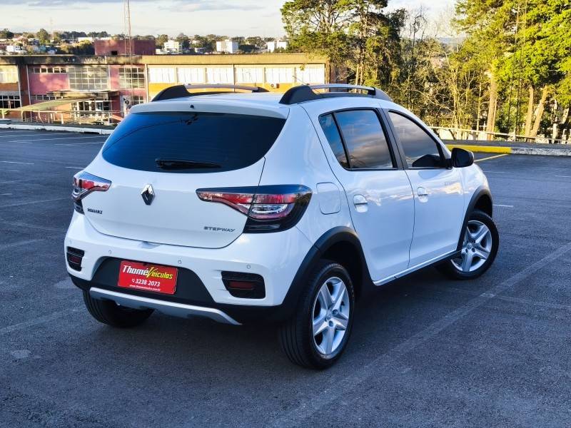 RENAULT - SANDERO - 2021/2021 - Branca - R$ 68.900,00