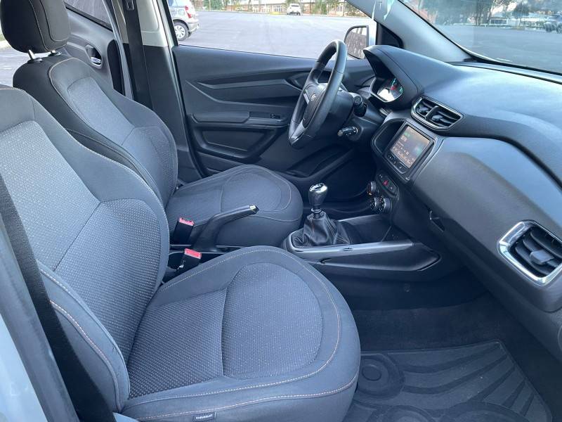 CHEVROLET - ONIX - 2015/2015 - Prata - R$ 49.900,00