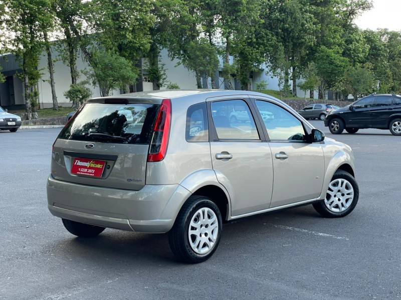 FORD - FIESTA - 2014/2014 - Dourada - R$ 31.900,00