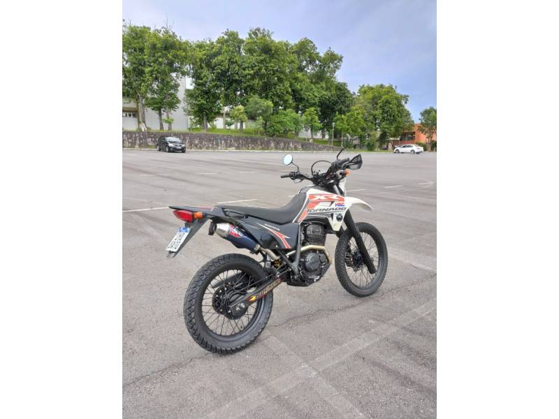 HONDA - XR 250 TORNADO - 2005/2005 - Branca - R$ 15.900,00