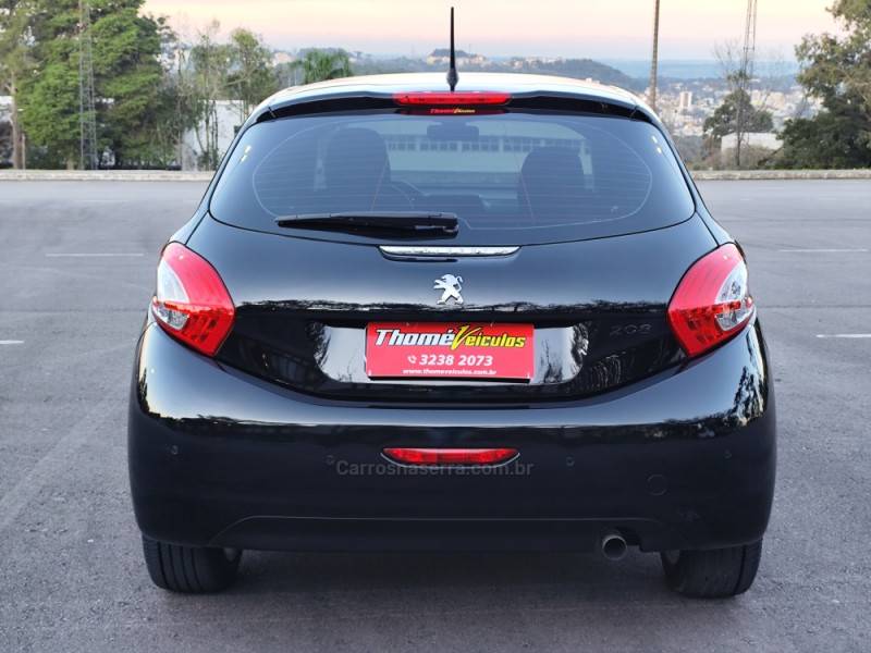 PEUGEOT - 208 - 2015/2016 - Preta - R$ 45.900,00