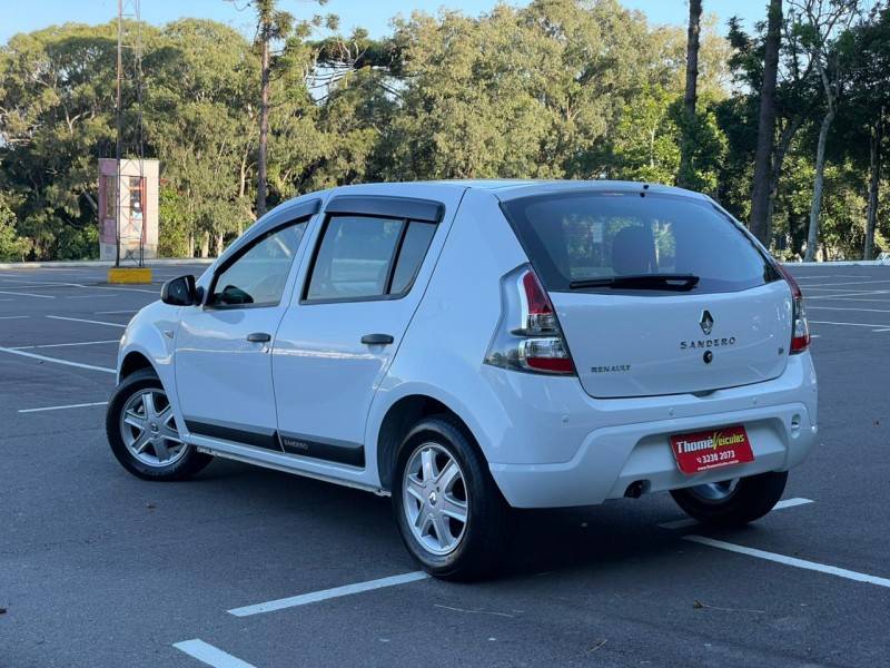 RENAULT - SANDERO - 2014/2014 - Branca - R$ 35.900,00