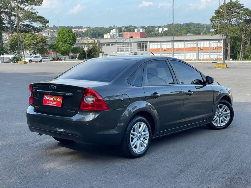 FORD - FOCUS - 2013/2013 - Cinza - R$ 43.900,00