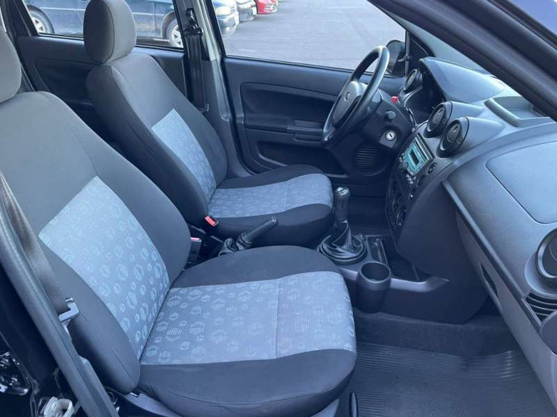 FORD - FIESTA - 2014/2014 - Preta - R$ 33.900,00