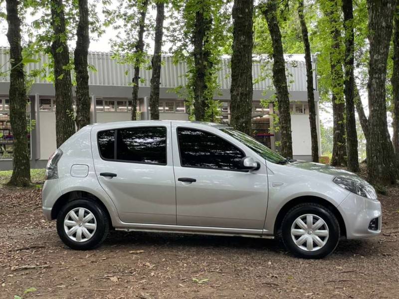 RENAULT - SANDERO - 2014/2014 - Prata - R$ 33.990,00