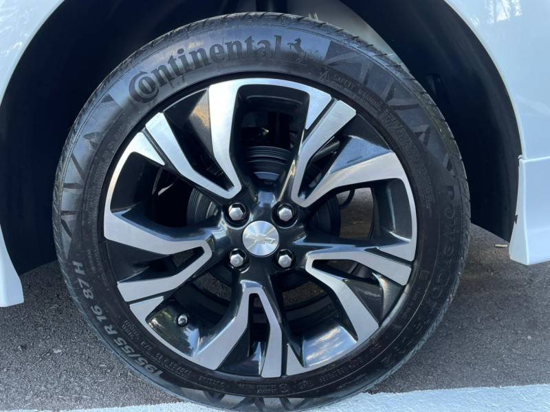 CHEVROLET - ONIX - 2024/2024 - Branca - R$ 97.900,00