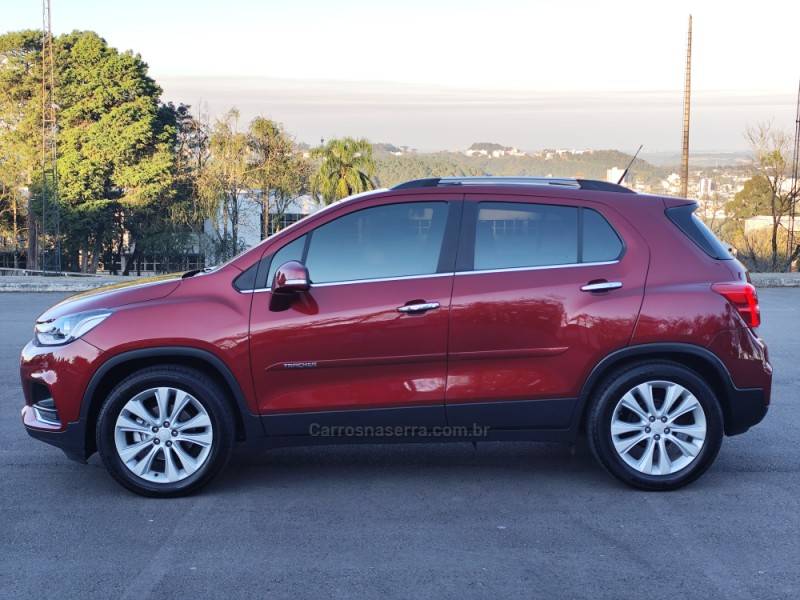 CHEVROLET - TRACKER - 2017/2018 - Vermelha - R$ 89.900,00