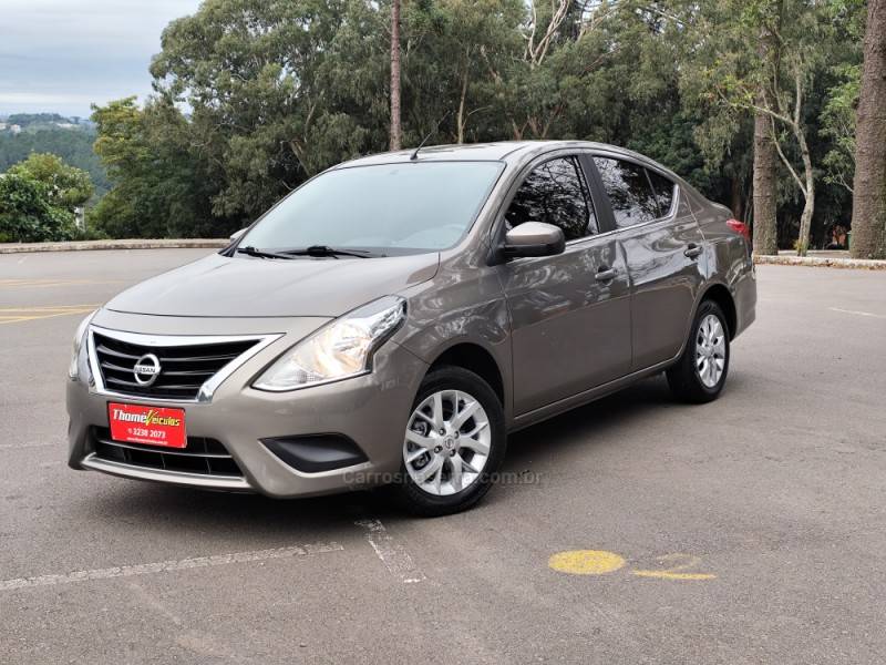 NISSAN - VERSA - 2018/2018 - Cinza - R$ 59.900,00