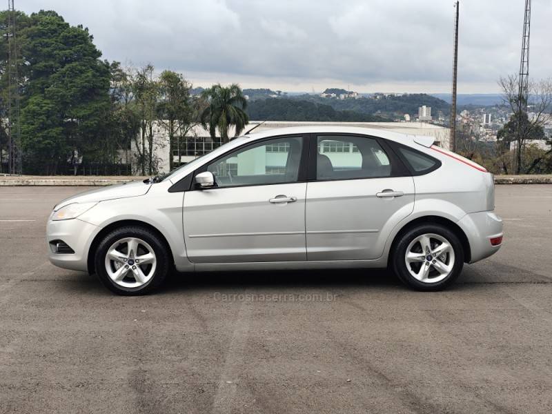 FORD - FOCUS - 2013/2013 - Prata - R$ 39.900,00