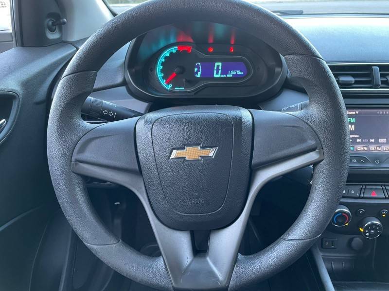 CHEVROLET - ONIX - 2015/2015 - Prata - R$ 49.900,00