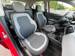 CHEVROLET - ONIX - 2015/2015 - Vermelha - R$ 45.900,00