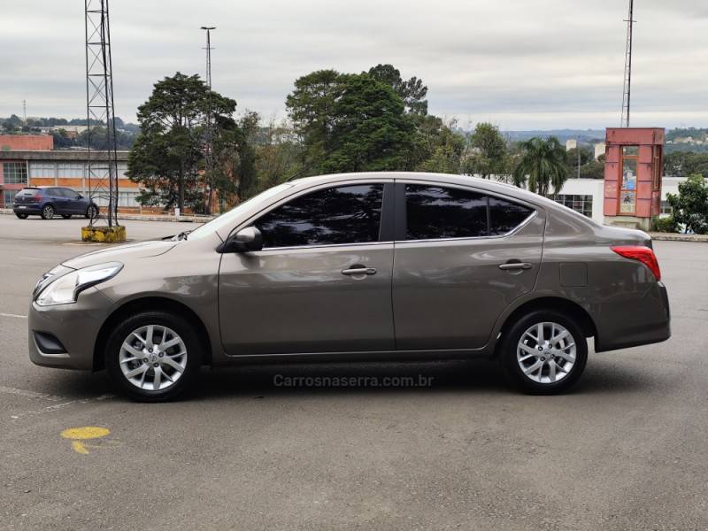 NISSAN - VERSA - 2018/2018 - Cinza - R$ 59.900,00