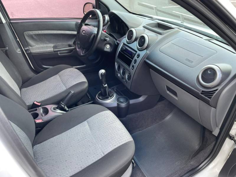 FORD - FIESTA - 2014/2014 - Branca - R$ 34.900,00