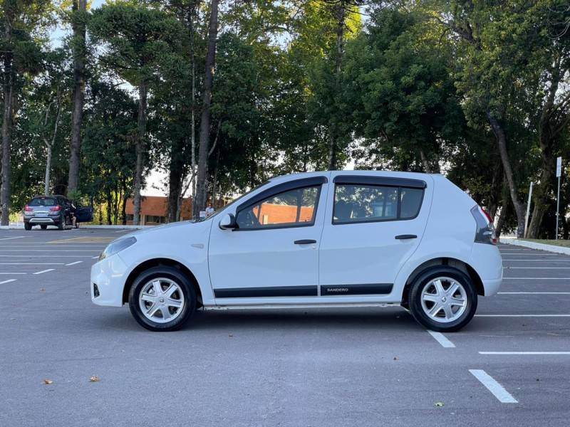 RENAULT - SANDERO - 2014/2014 - Branca - R$ 35.900,00