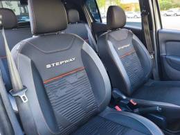 RENAULT - SANDERO - 2022/2022 - Branca - R$ 68.900,00