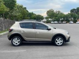 RENAULT - SANDERO - 2022/2022 - Dourada - R$ 67.900,00