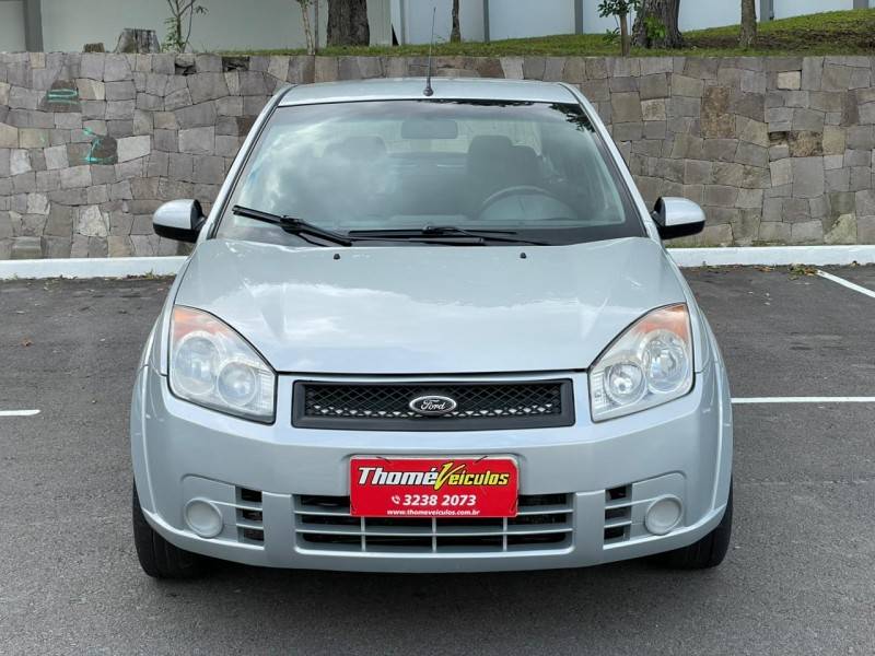 FORD - FIESTA - 2008/2009 - Prata - R$ 29.900,00