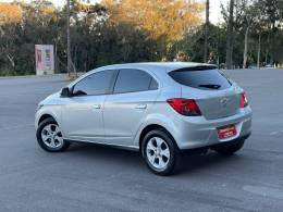 CHEVROLET - ONIX - 2015/2015 - Prata - R$ 49.900,00