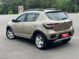 RENAULT - SANDERO - 2022/2022 - Dourada - R$ 67.900,00