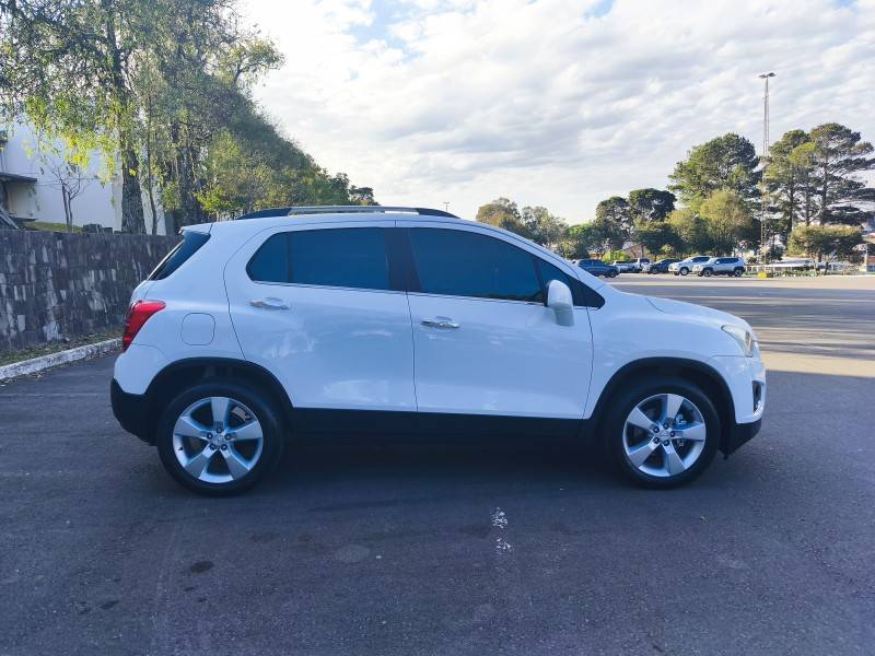CHEVROLET - TRACKER - 2014/2014 - Branca - R$ 65.900,00