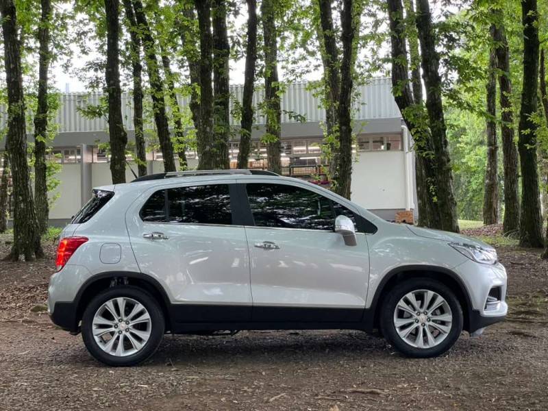 CHEVROLET - TRACKER - 2018/2018 - Prata - R$ 94.900,00