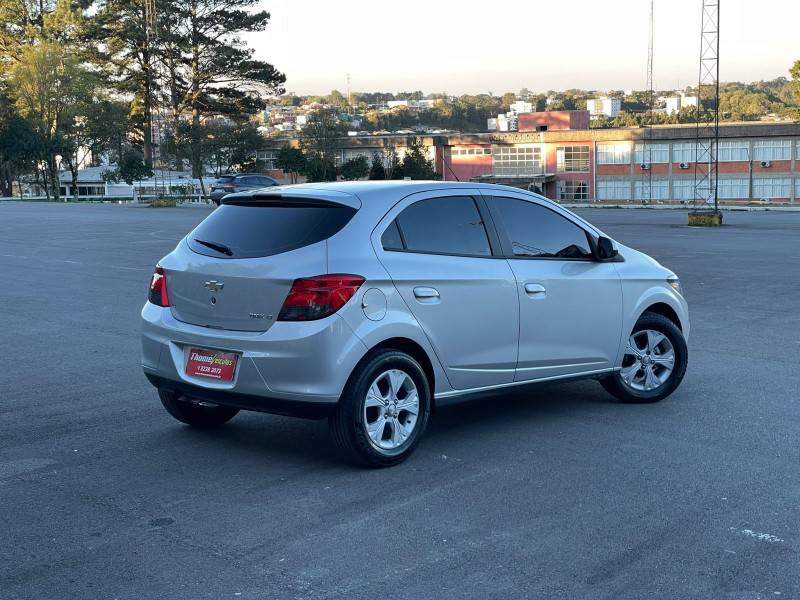 CHEVROLET - ONIX - 2015/2015 - Prata - R$ 49.900,00