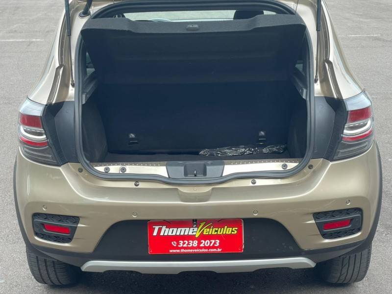 RENAULT - SANDERO - 2022/2022 - Dourada - R$ 67.900,00