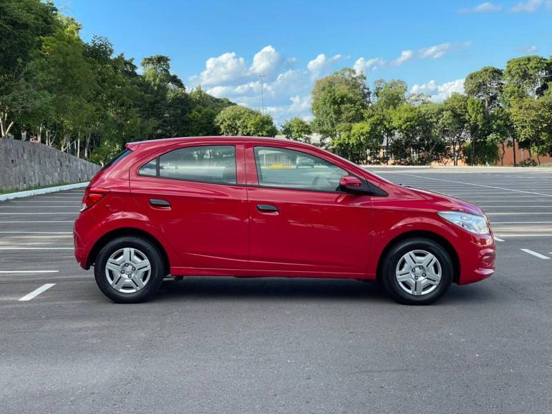 CHEVROLET - ONIX - 2015/2015 - Vermelha - R$ 45.900,00