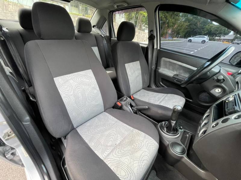 FORD - FIESTA - 2008/2009 - Prata - R$ 29.900,00