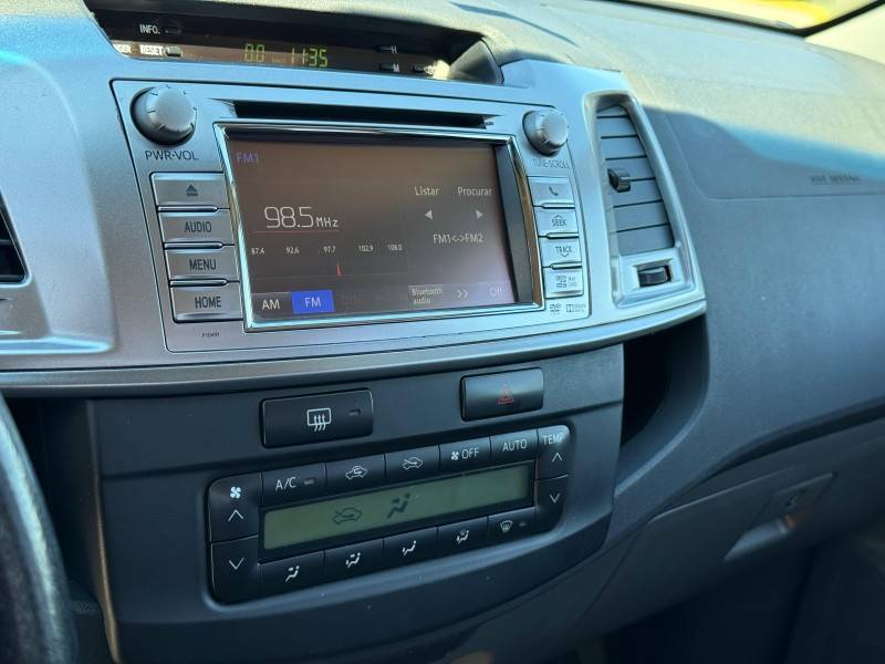 TOYOTA - HILUX - 2015/2015 - Prata - R$ 115.900,00