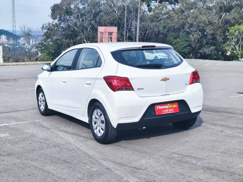 CHEVROLET - ONIX - 2019/2019 - Branca - R$ 53.900,00