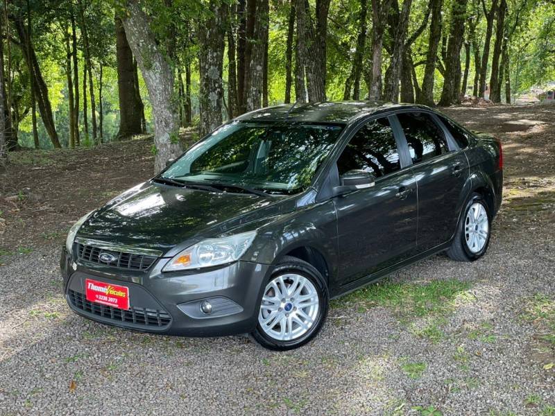 FORD - FOCUS - 2013/2013 - Cinza - R$ 43.900,00
