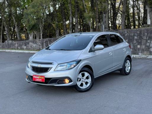 CHEVROLET - ONIX - 2015/2015 - Prata - R$ 49.900,00
