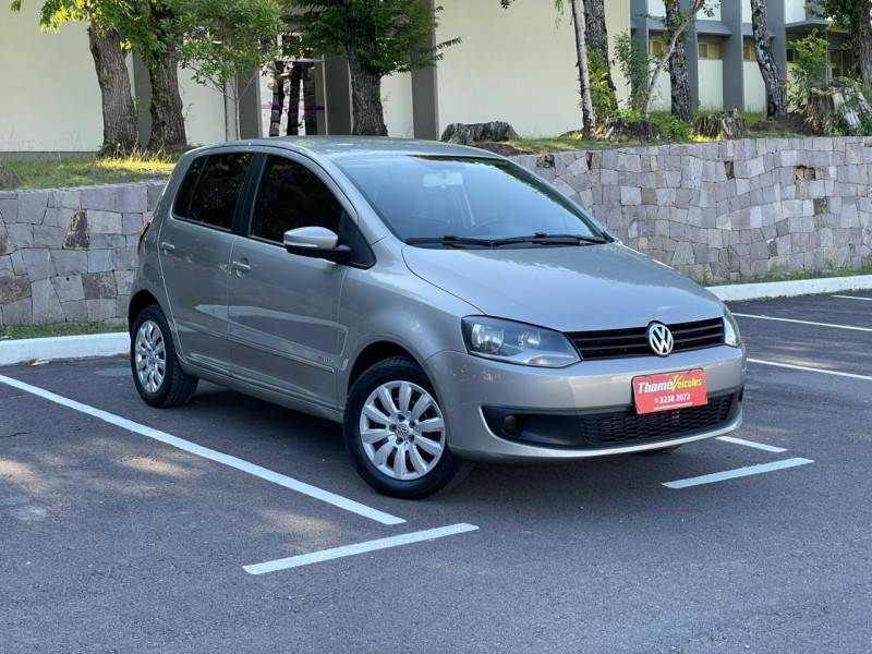 VOLKSWAGEN - FOX - 2014/2014 - Prata - R$ 44.900,00