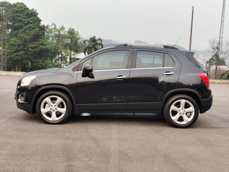 CHEVROLET - TRACKER - 2015/2015 - Preta - R$ 71.900,00