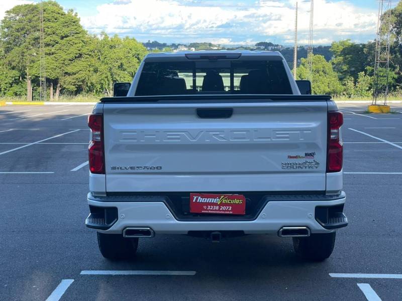 CHEVROLET - SILVERADO - 2024/2024 - Branca - R$ 425.900,00