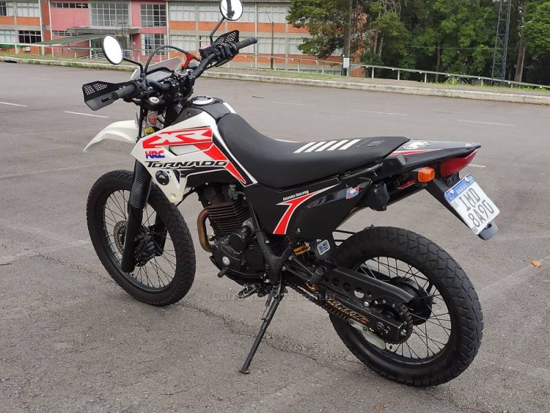 HONDA - XR 250 TORNADO - 2005/2005 - Branca - R$ 15.900,00