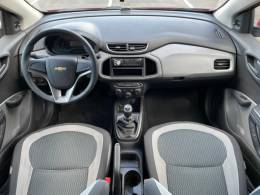 CHEVROLET - ONIX - 2015/2015 - Vermelha - R$ 45.900,00