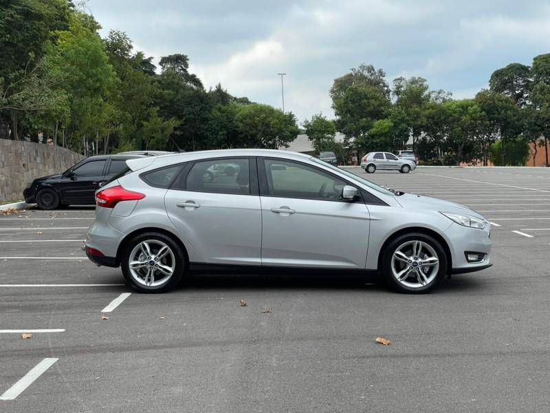 FORD - FOCUS - 2018/2018 - Prata - R$ 71.900,00