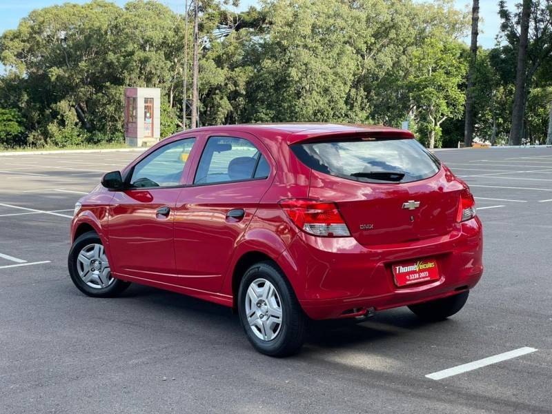 CHEVROLET - ONIX - 2015/2015 - Vermelha - R$ 45.900,00