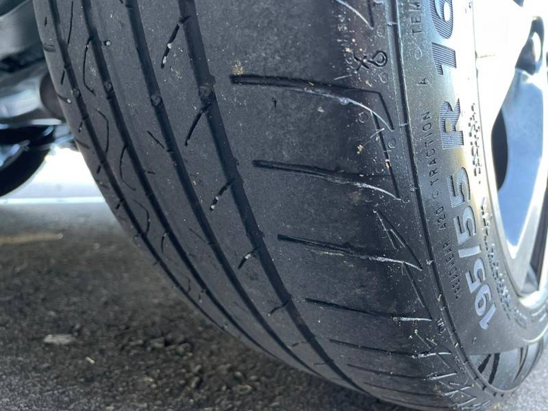 CHEVROLET - ONIX - 2024/2024 - Branca - R$ 97.900,00