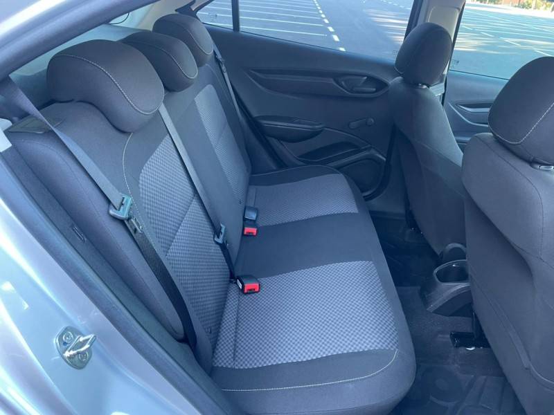 CHEVROLET - ONIX - 2019/2019 - Prata - R$ 52.900,00