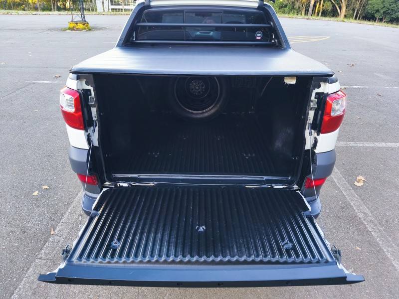 FIAT - STRADA - 2015/2015 - Branca - R$ 64.900,00